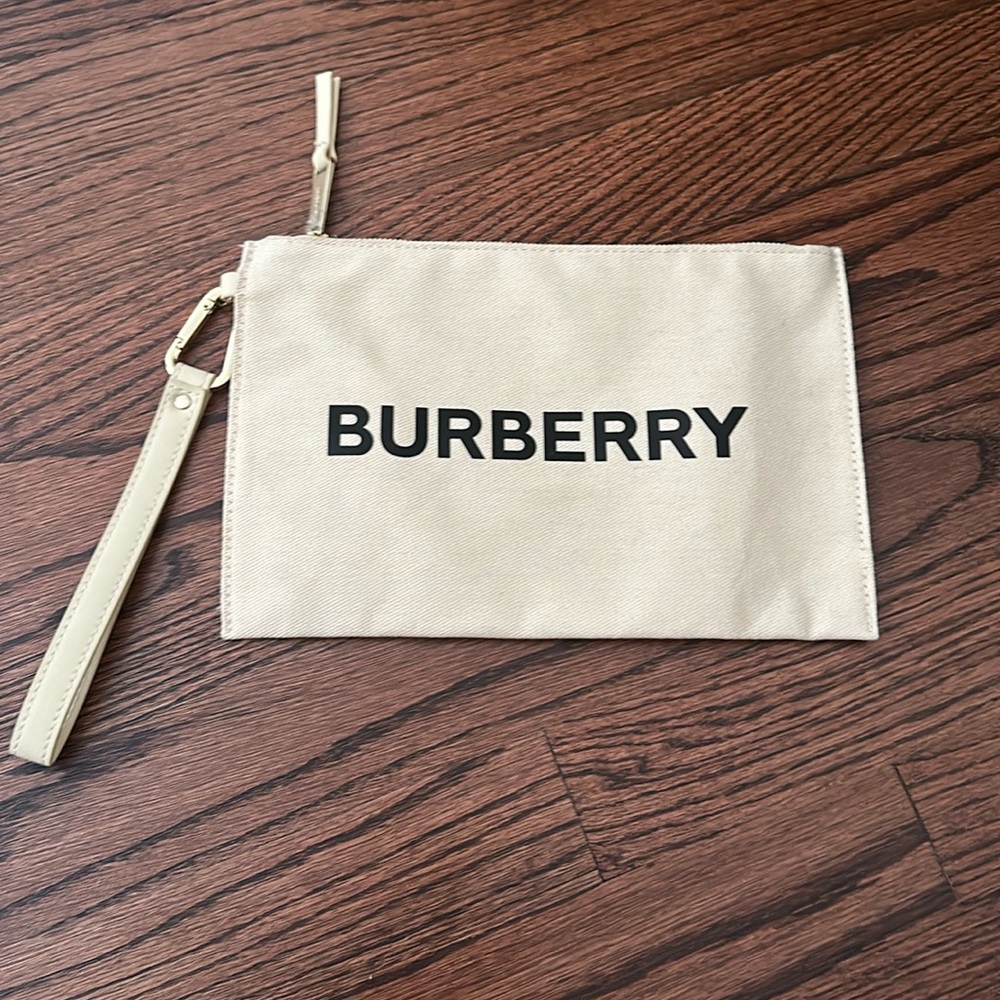 Burberry clutch